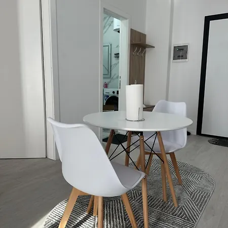 M's Apartment-cozy Getaway In The Heart Of The